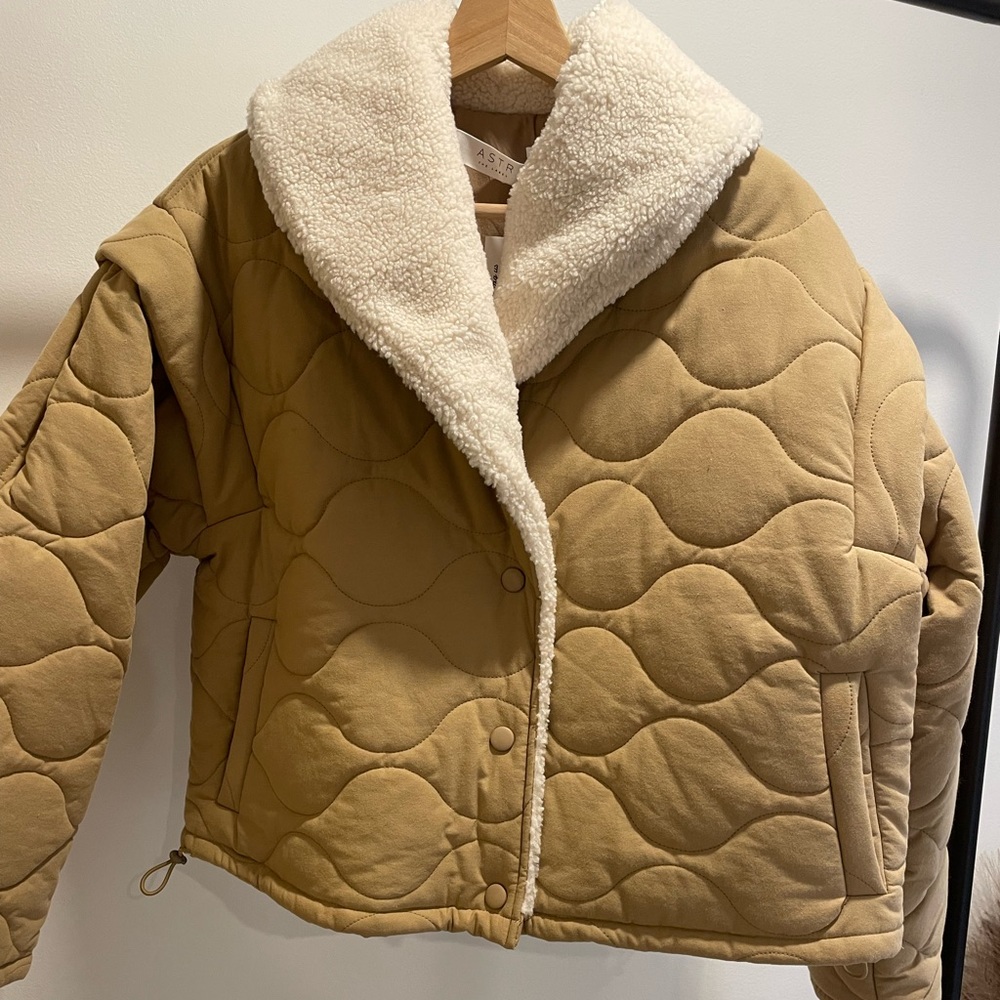Last 1! NADINE QUILTED FAUX SHEARLING JACKET KHAKI - Picture 3 of 12